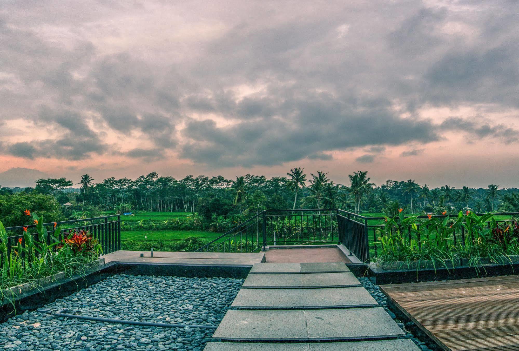 Puri Padma Hotel 3*